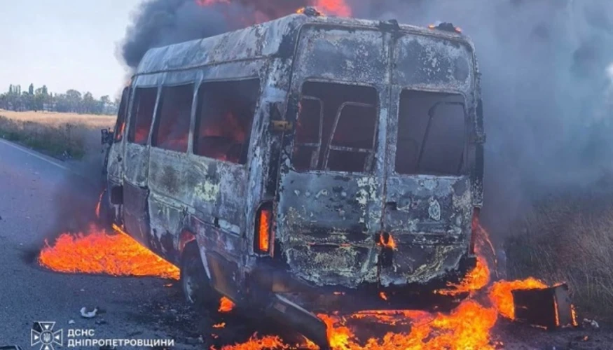 На Нікопольщині FPV-дрон вдарив по рейсовому мікроавтобусу: що відомо про наслідки