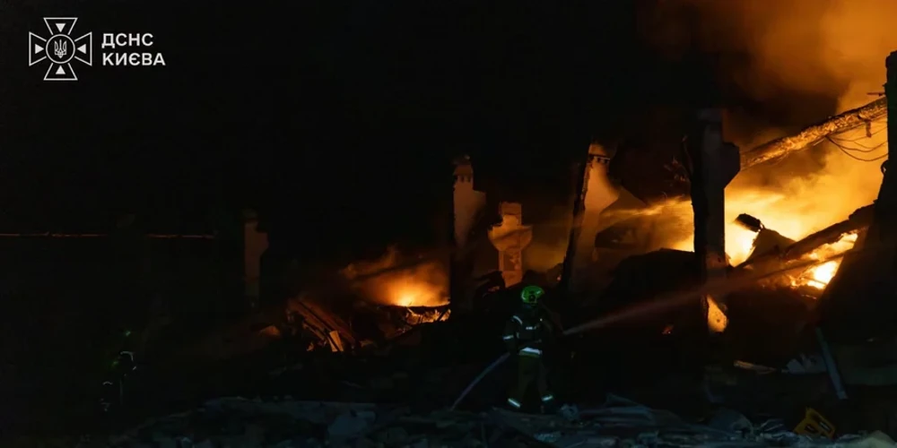 Наслідки ворожого обстрілу столиці (Фото: Управління ДСНС в Києві)