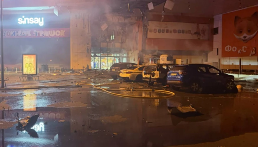 Росіяни повторно вдарили по ТРЦ у Сумах: що відомо про наслідки