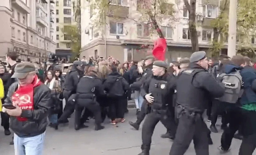 У Москві поліція затримала десятки учасників мітингу КПРФ після гасла «Геть царя»