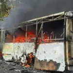 Наслідки пожежі на місці удару по двох рейсових автобусах у Краматорську, 8 жовтня 2026 року